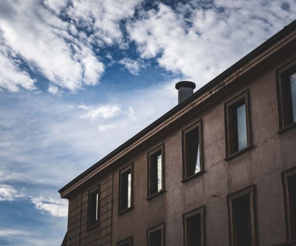 Kominy ceramiczne – budowa, zalety, cena i usługi KominProfil